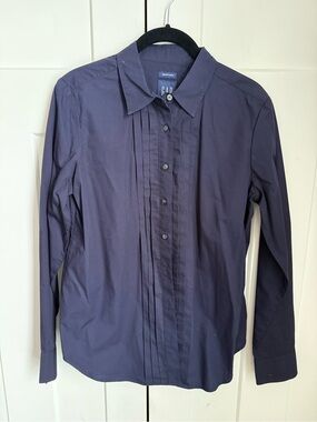 NWT GAP Navy Blue Pleated Front Dress Shirt size small.